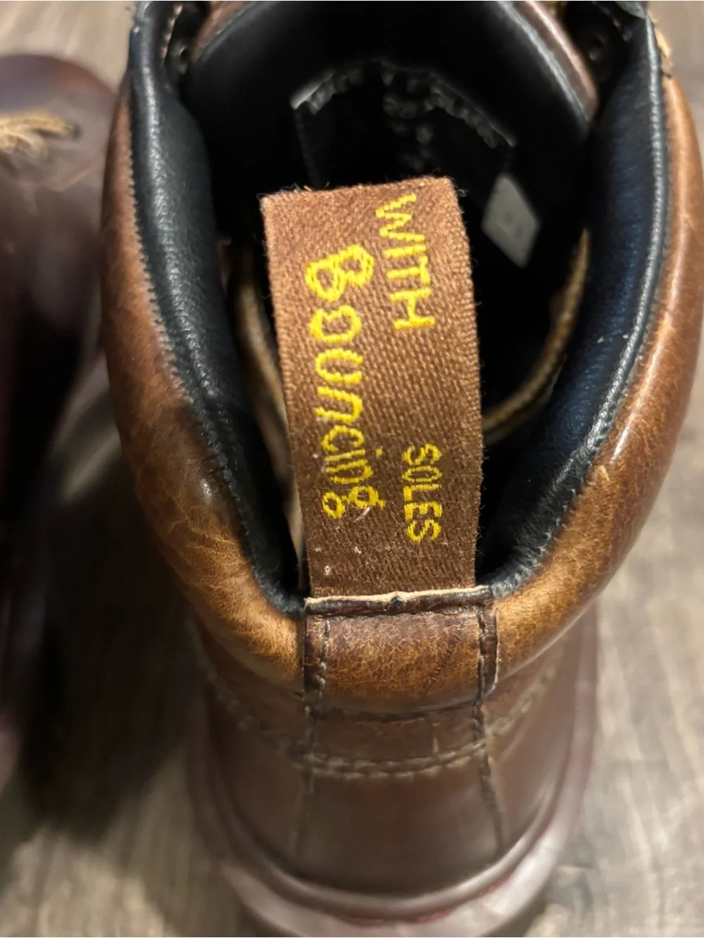 Vintage Dr.Martens 8287 Chunky Grizzly Leather Combat Boots Men’s size 9 ENGLAND